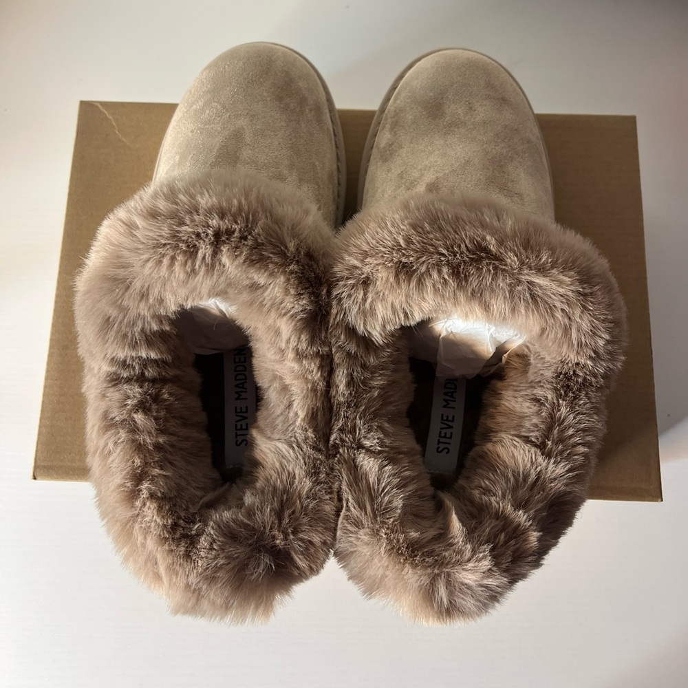 Tan Steve Madden Slippers